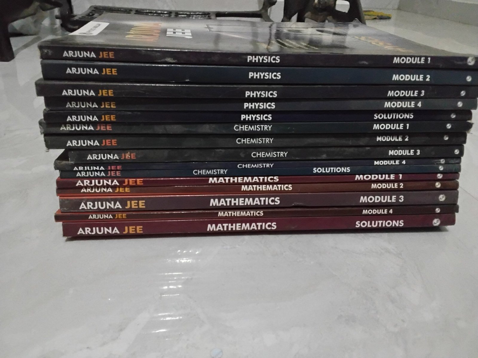 11t Arjuna jee module along with solution book - Second Hand - Bookaao