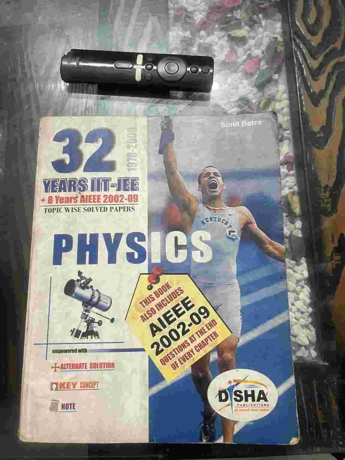 DIsha publications physics pyq book