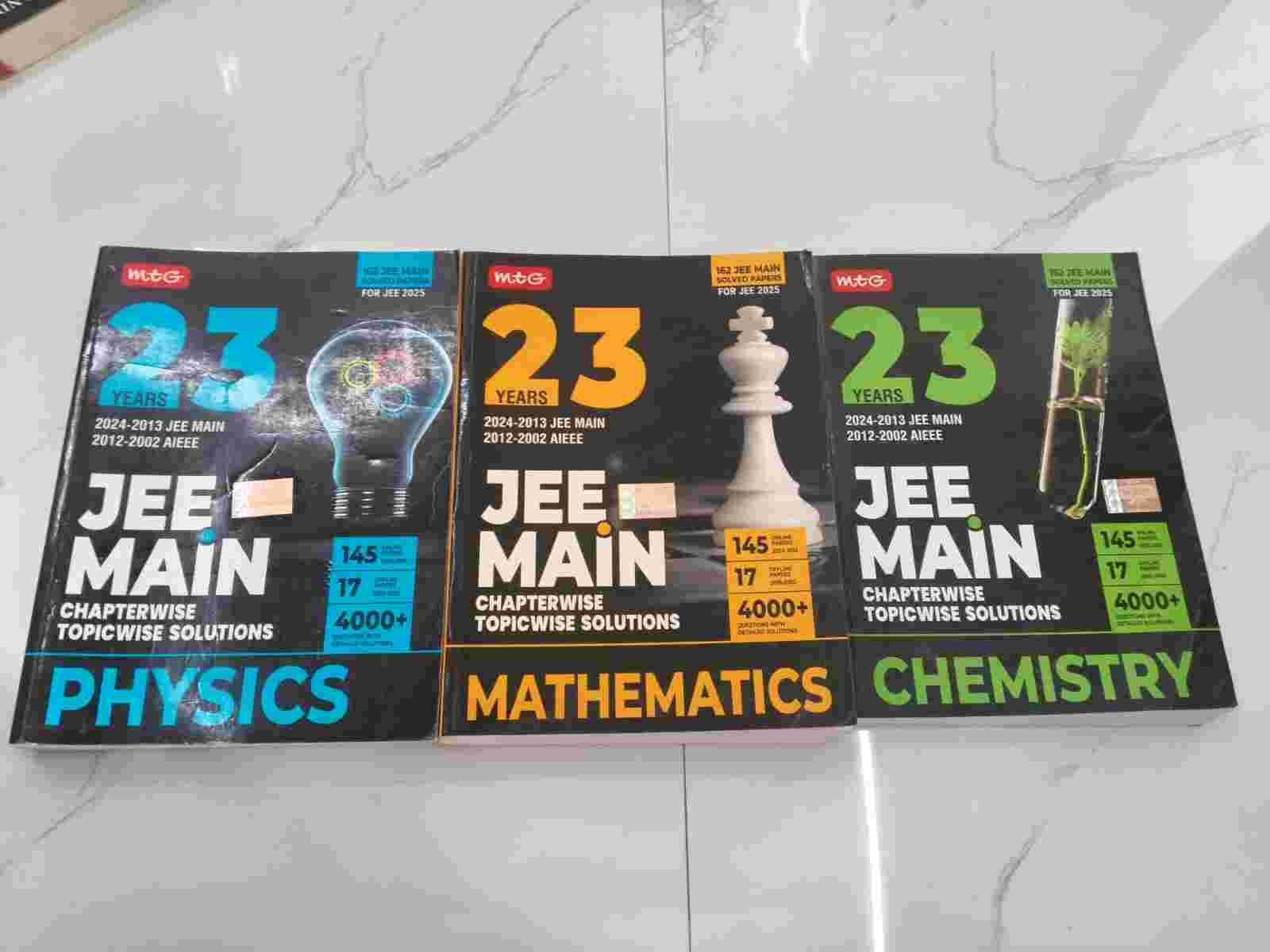 MTG JEE MAINS PYQ BOOK PCM
