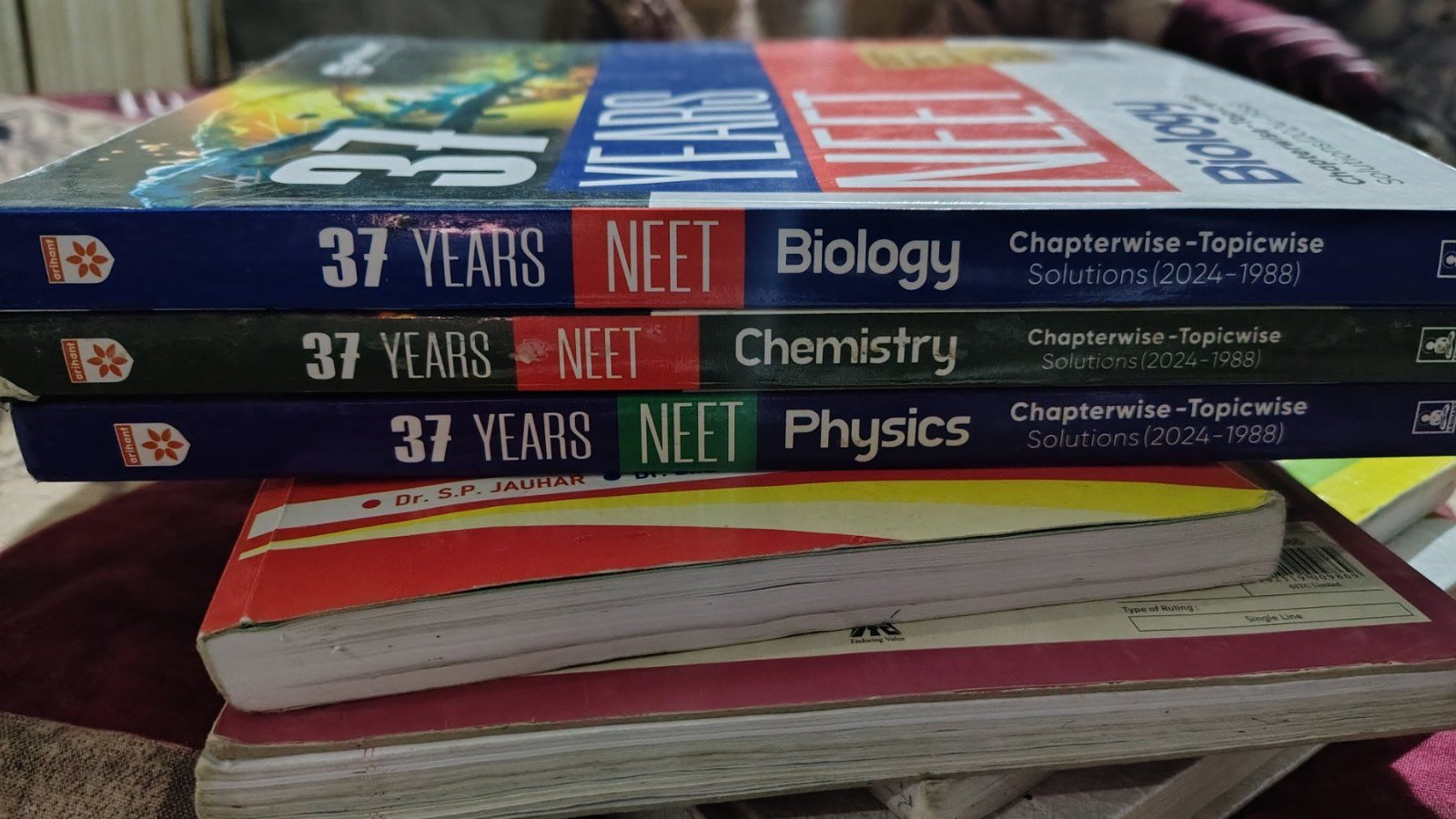 37 years neet chemistry,physics,biology - New Book - Bookaao