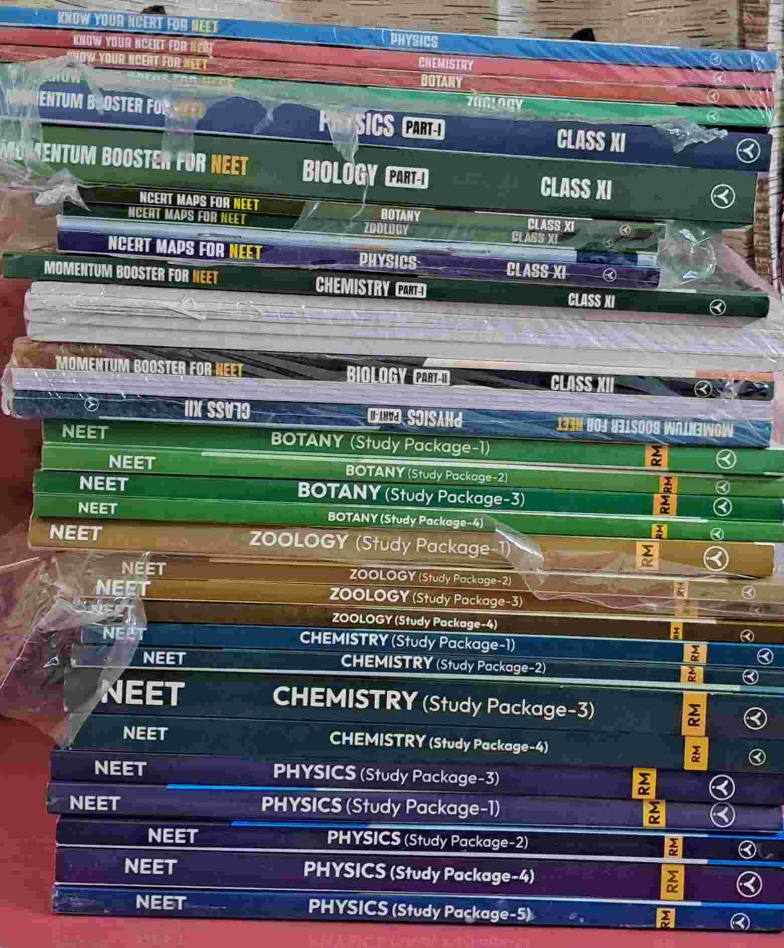 Aakash complete class 11 & 12 modules+AIATS - Second Hand - Bookaao