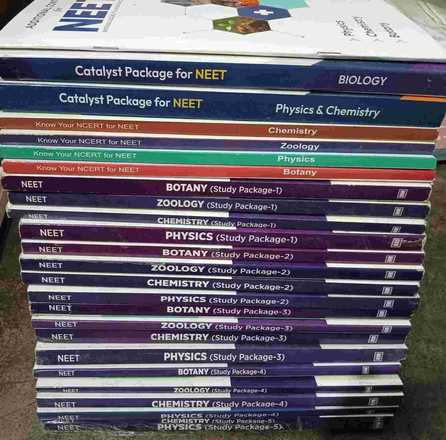 Aakash complete module for NEET - Second Hand - Bookaao