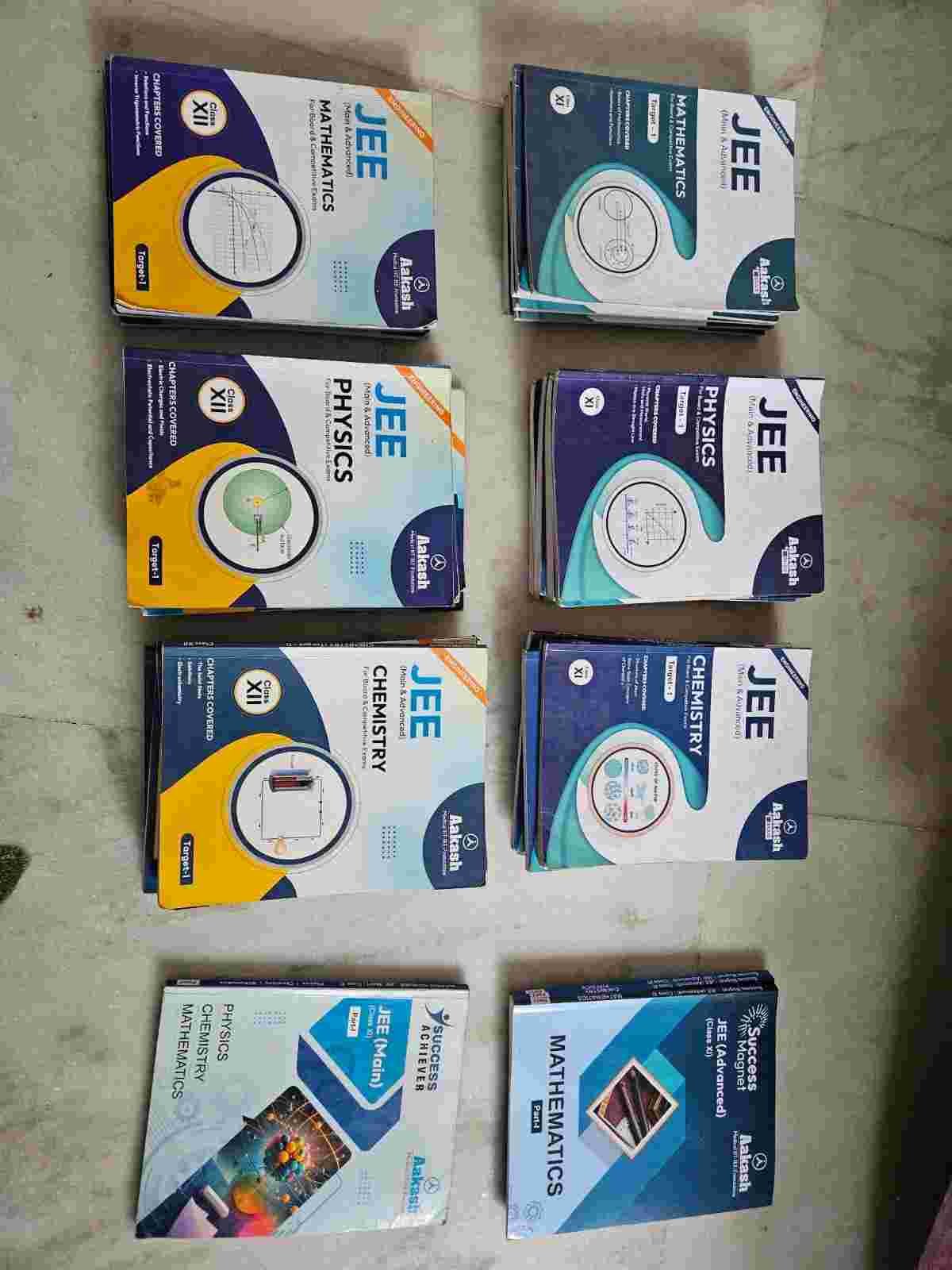 Aakash engineering modules 11th and 12th - Second Hand - Bookaao