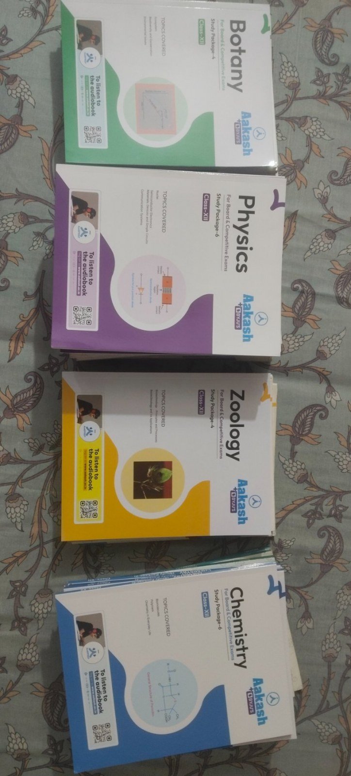 AAKASH FULL 2 YEAR NEET COURSE - Second Hand - Bookaao