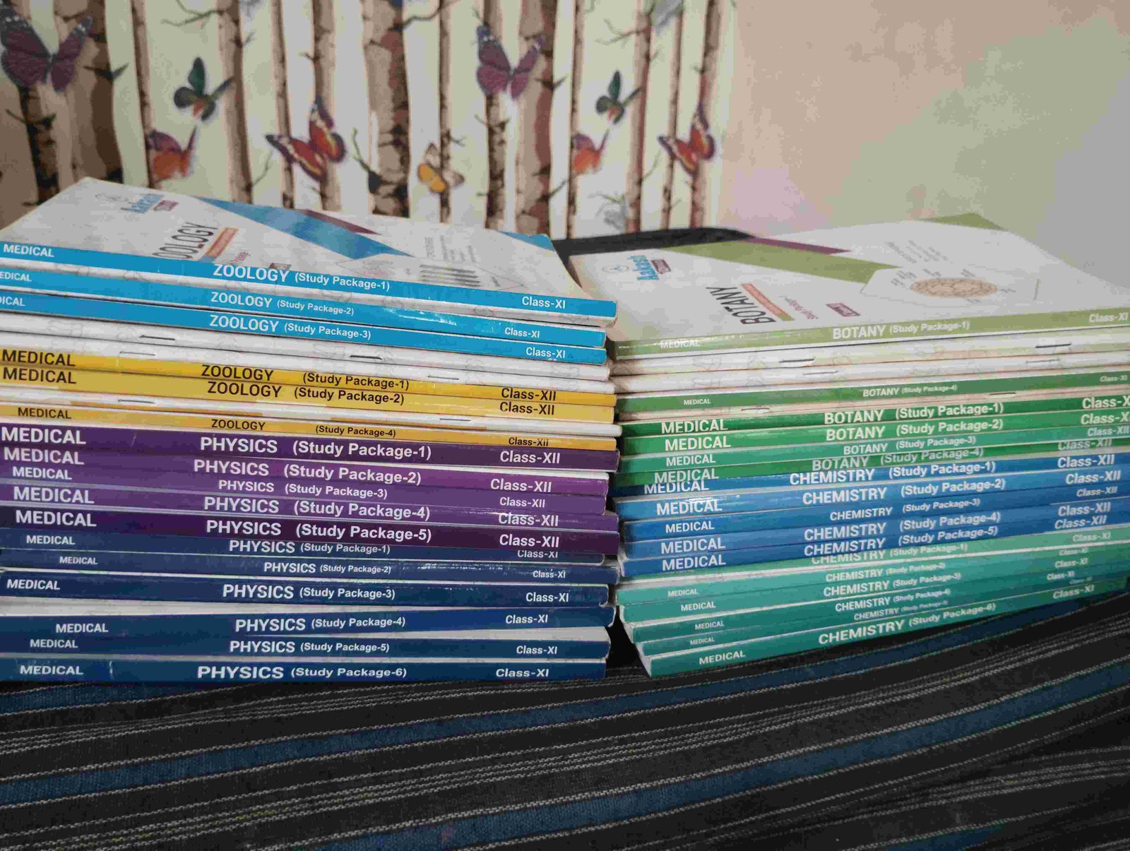 Aakash Institute 11th nd 12th module set - Second Hand - Bookaao