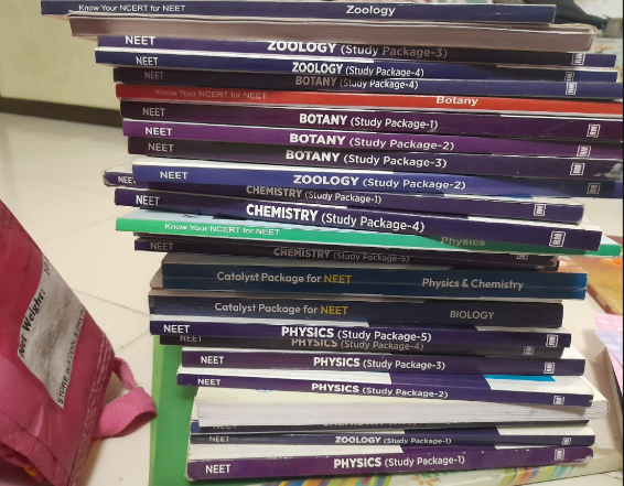 Aakash institute FULL NEET SYALLBUS MODULES 11&12 - Second Hand - Bookaao
