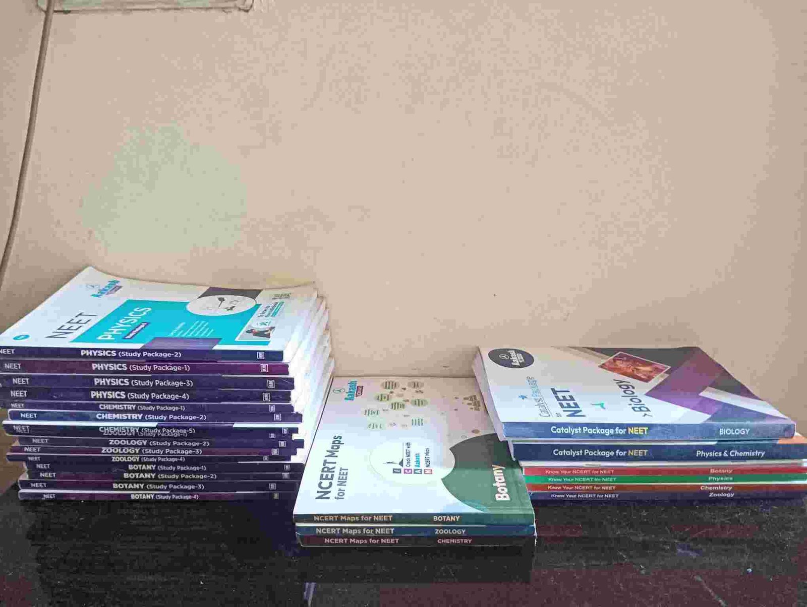 Aakash Institute NEET Modules (11+12) - Second Hand - Bookaao
