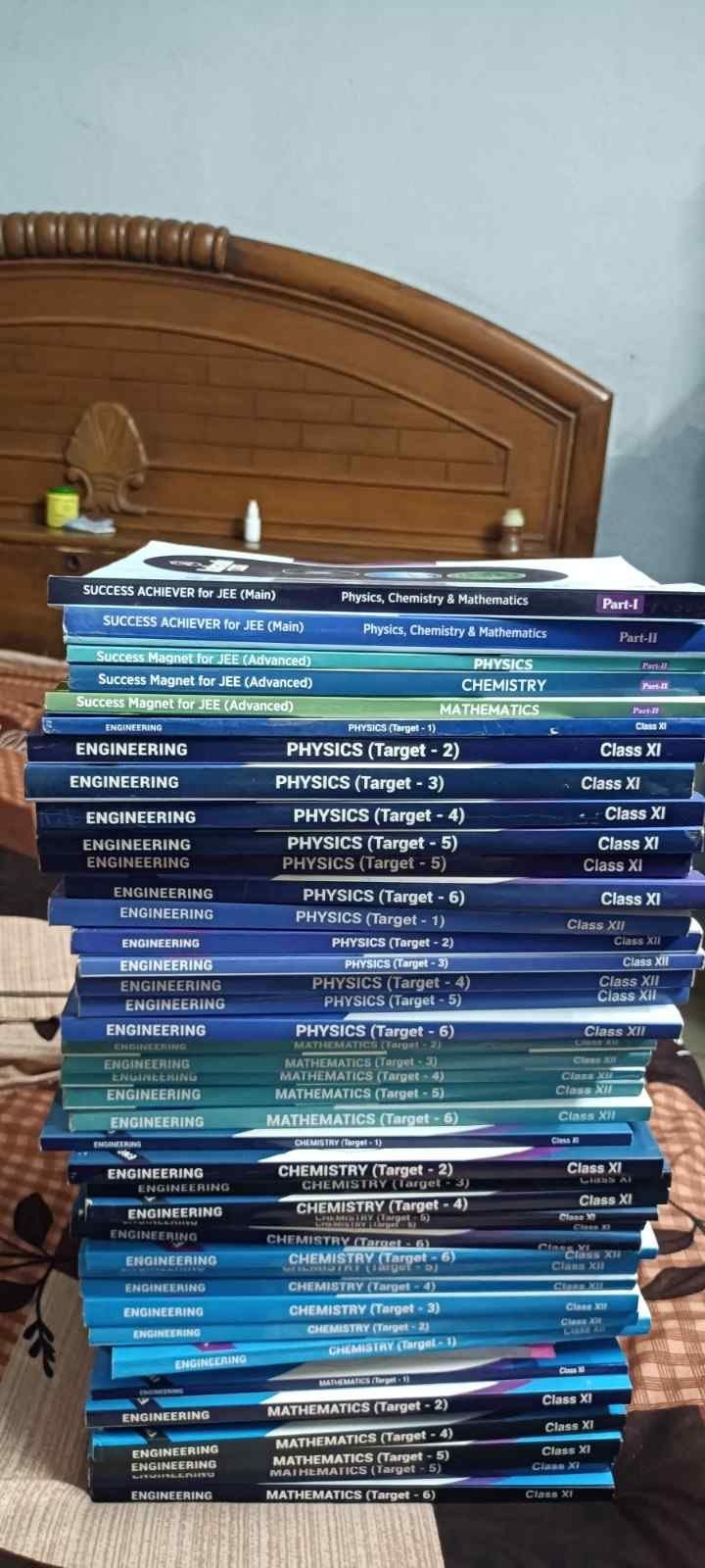 Buy Second Hand Aakash jee advanced preparation books in Yamuna Nagar - Bookaao