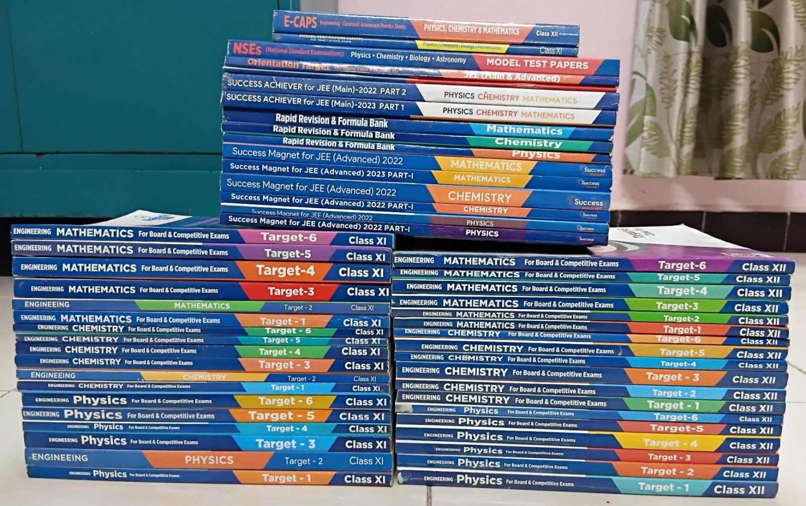 AAkash JEE class 11 and 12 full s study materials - Second Hand - Bookaao