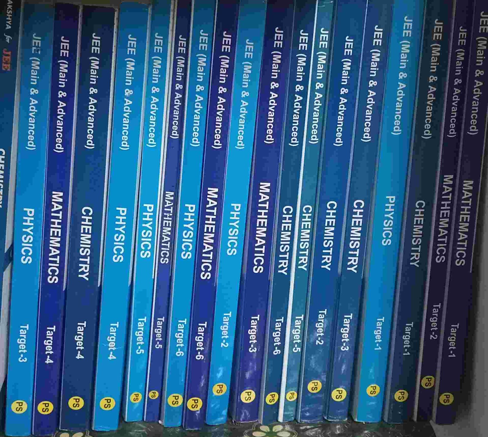 Aakash jee main+adv modules(18) with sol and notes - Second Hand - Bookaao