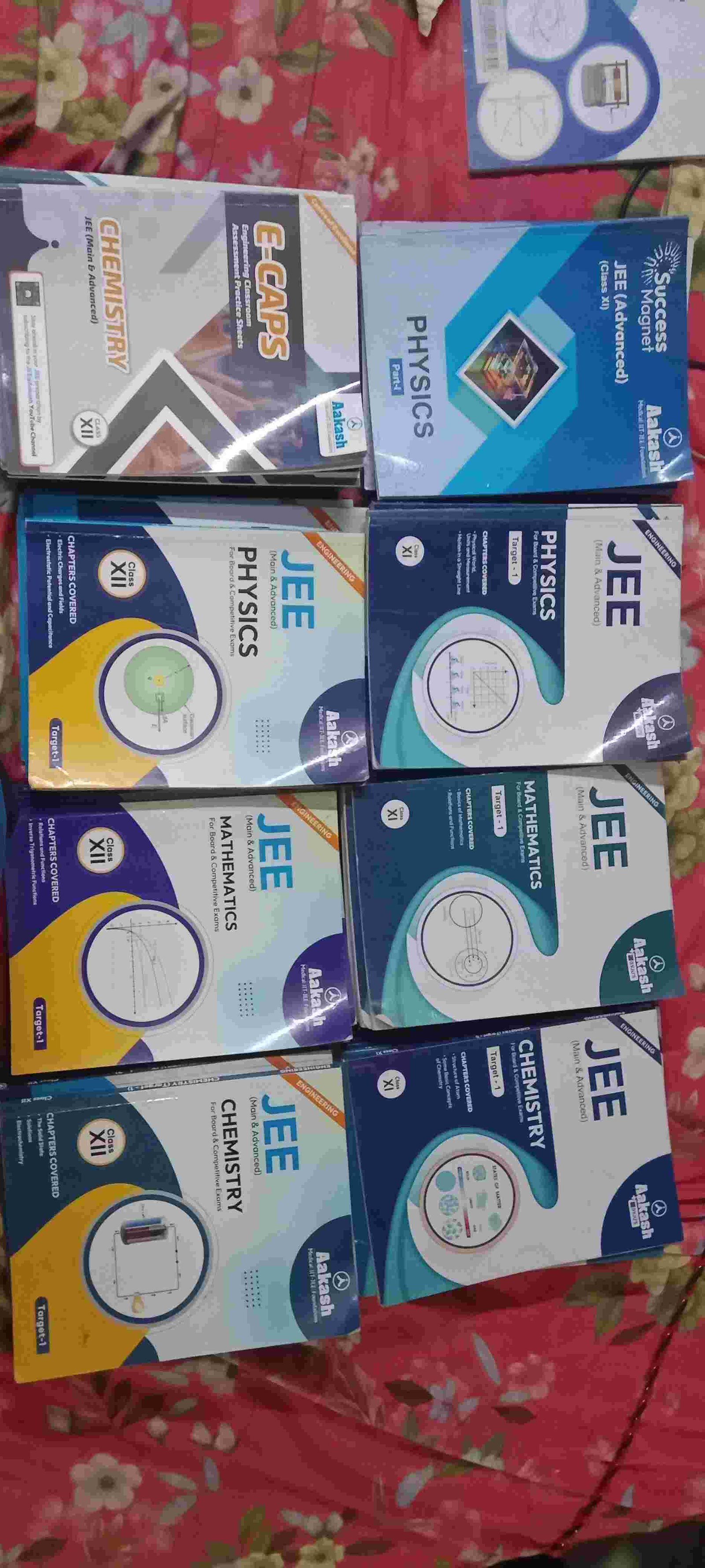 Aakash jee modules 11t and12th+Toppers Batch Books - Second Hand - Bookaao