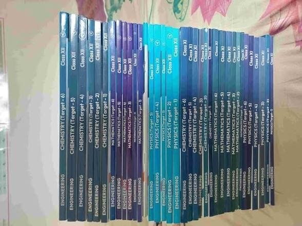 Aakash JEE PRE+ MAINS Full Set - Second Hand - Bookaao