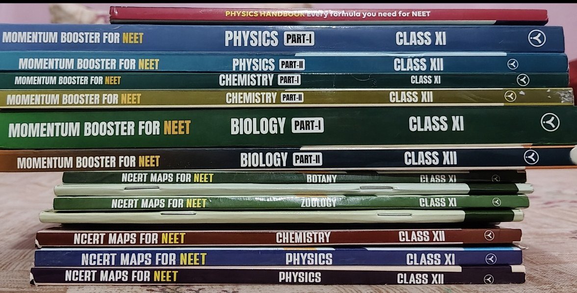 AAKASH MEGA NEET BUNDLE FOR DROPPERS - Second Hand - Bookaao