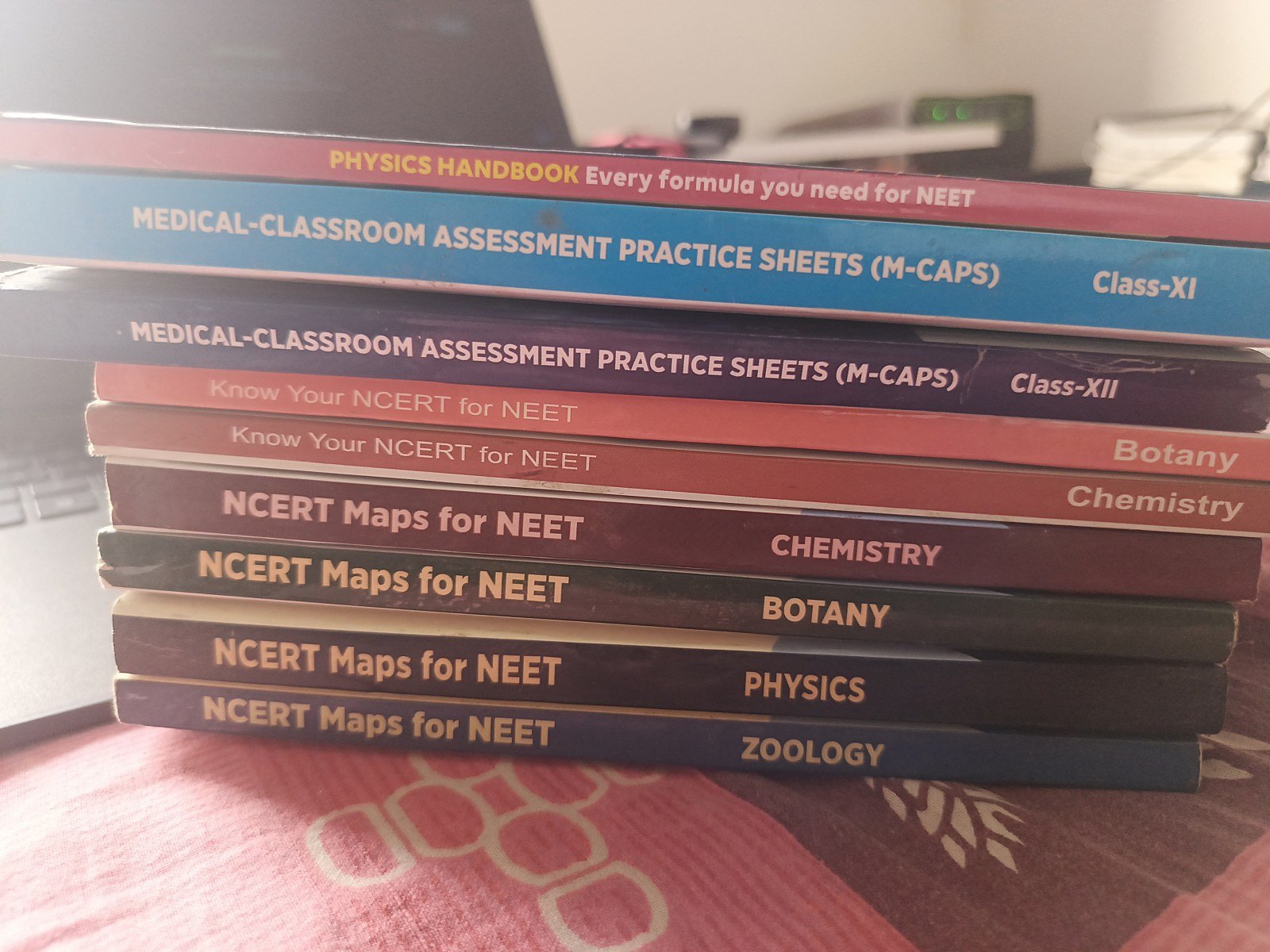 Aakash mind maps + Ncert one liners + M caps - Second Hand - Bookaao