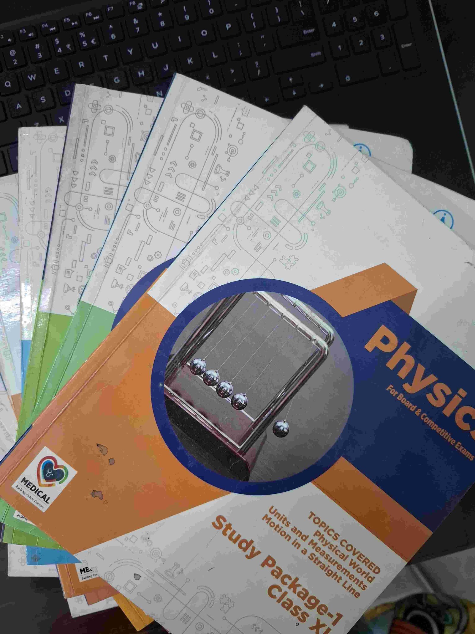 AAKASH MODULES COMPLETE SET XI & XII NEET - Second Hand - Bookaao