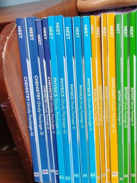 Aakash Modules for NEET - Second Hand - Bookaao