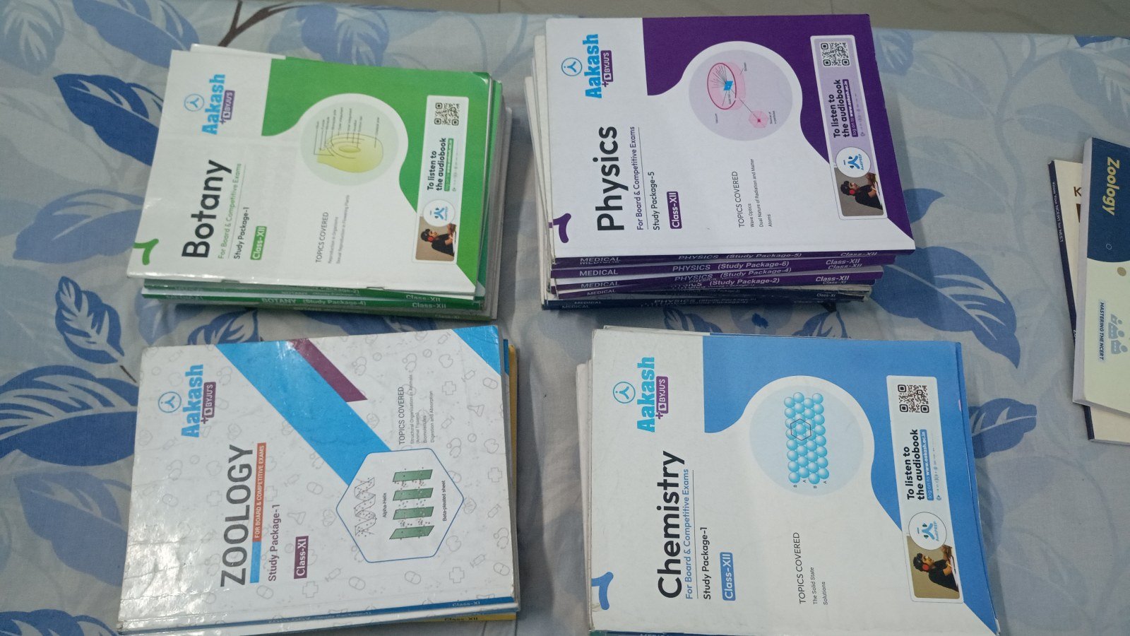 Aakash modules of 11th and 12th ( used) - Second Hand - Bookaao