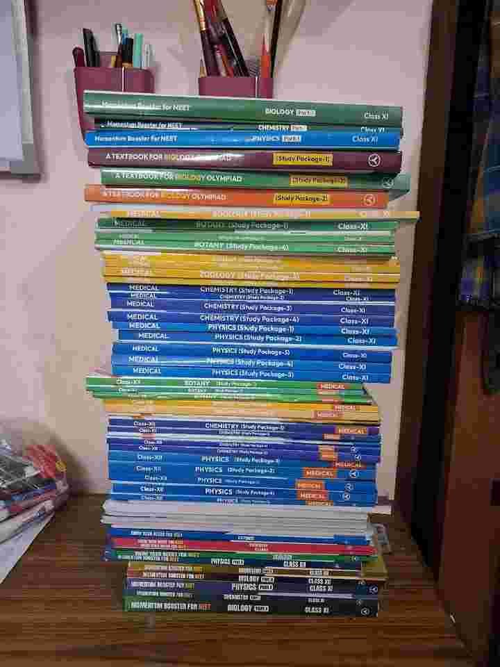 aakash modules set 2 yr course(excellent conditon) - Second Hand - Bookaao