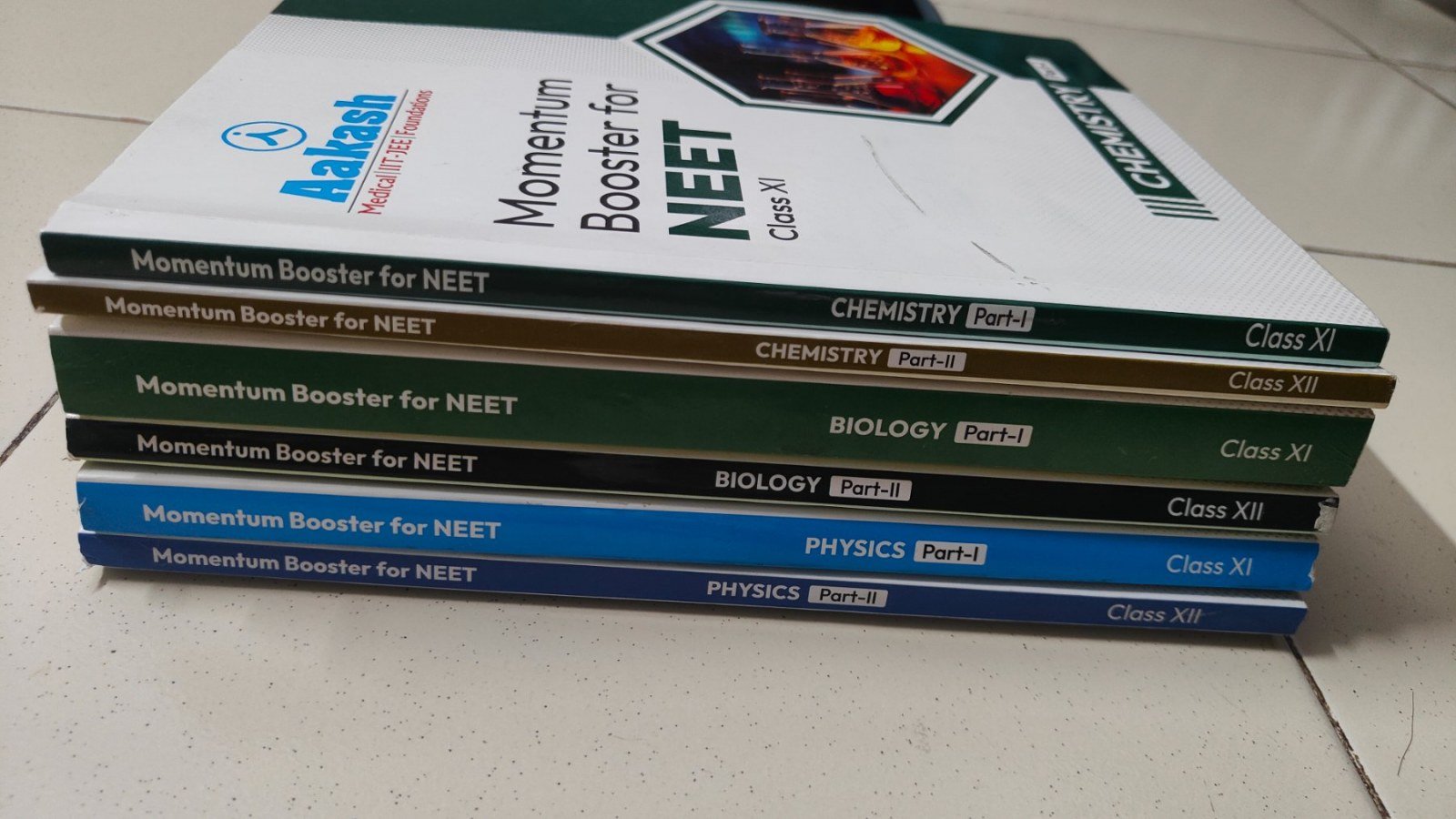 AAKASH Momentum Booster PCB PHYSICS CHEMISTRY BIO - Second Hand - Bookaao
