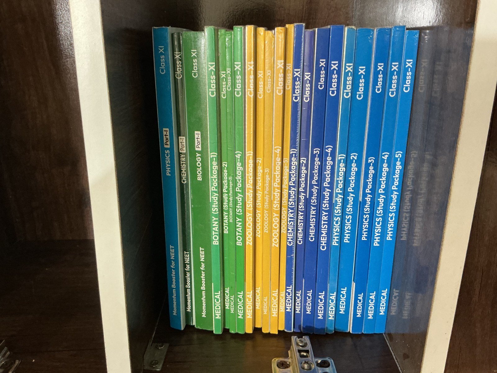 AAKASH NEET BOOKSET LATEST - Second Hand - Bookaao