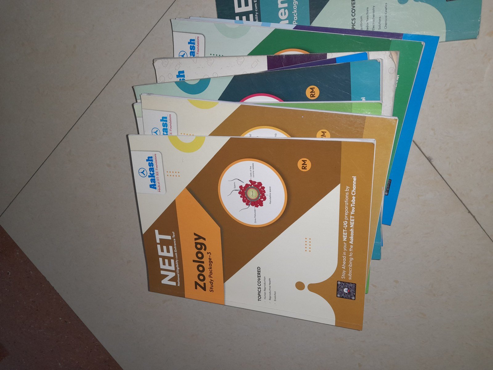 AAKASH NEET DROPPER FULL SET MODULES - Second Hand - Bookaao