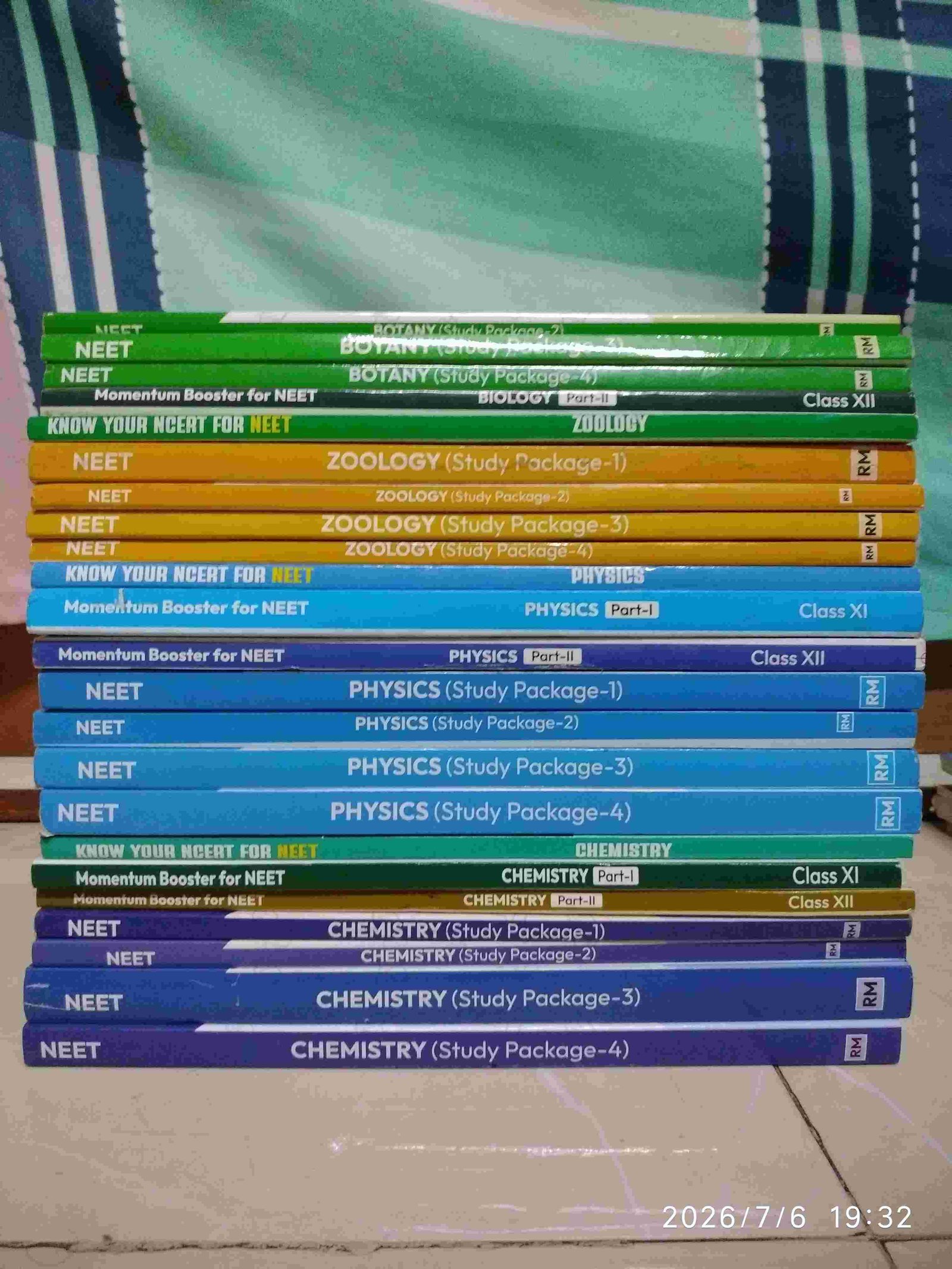 Aakash NEET module - Second Hand - Bookaao