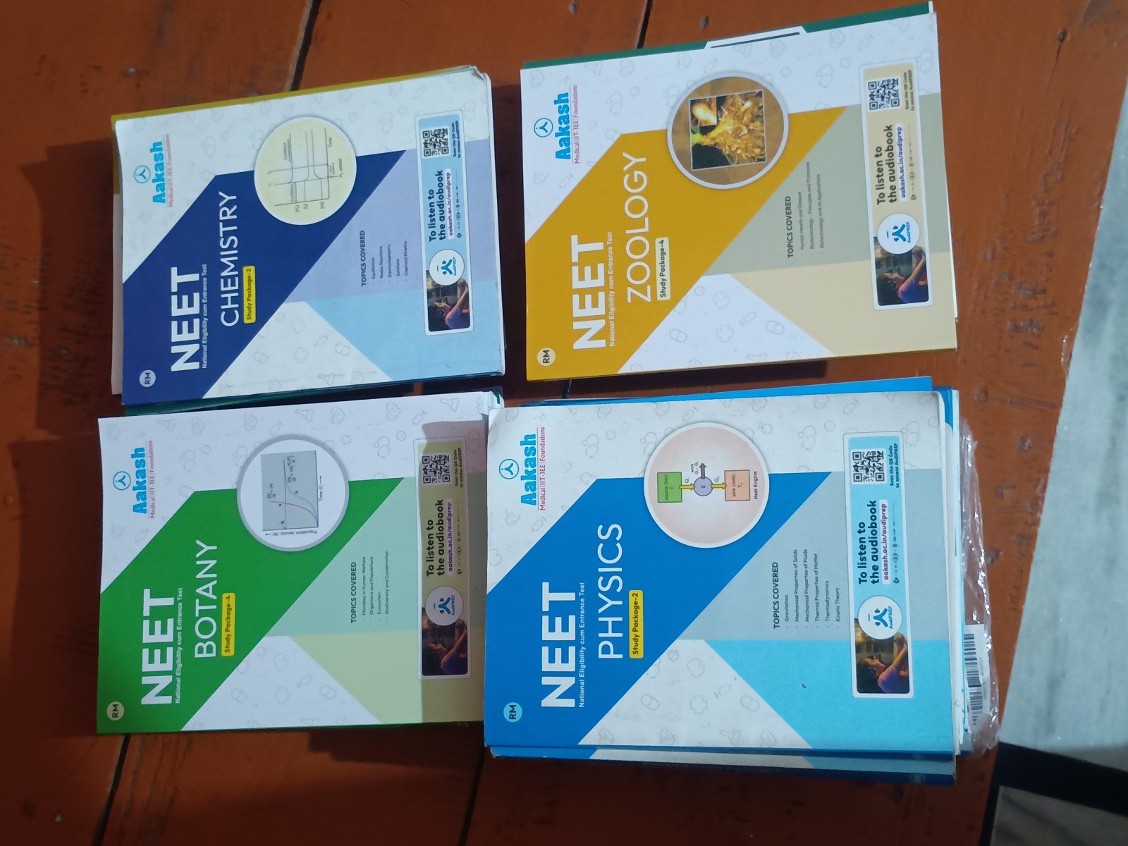 Aakash NEET module (11th+12th) - Second Hand - Bookaao