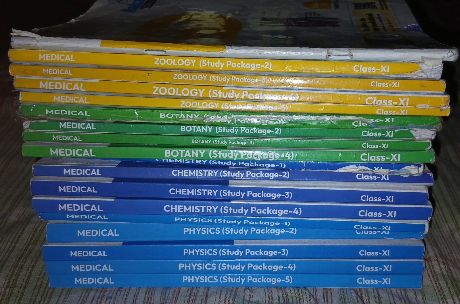 Aakash NEET modules class 11 - Second Hand - Bookaao