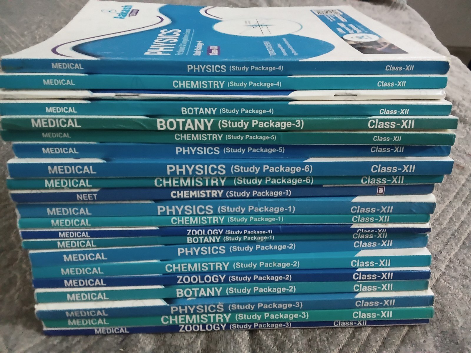 Aakash Neet modules class 11th + 12th - Second Hand - Bookaao