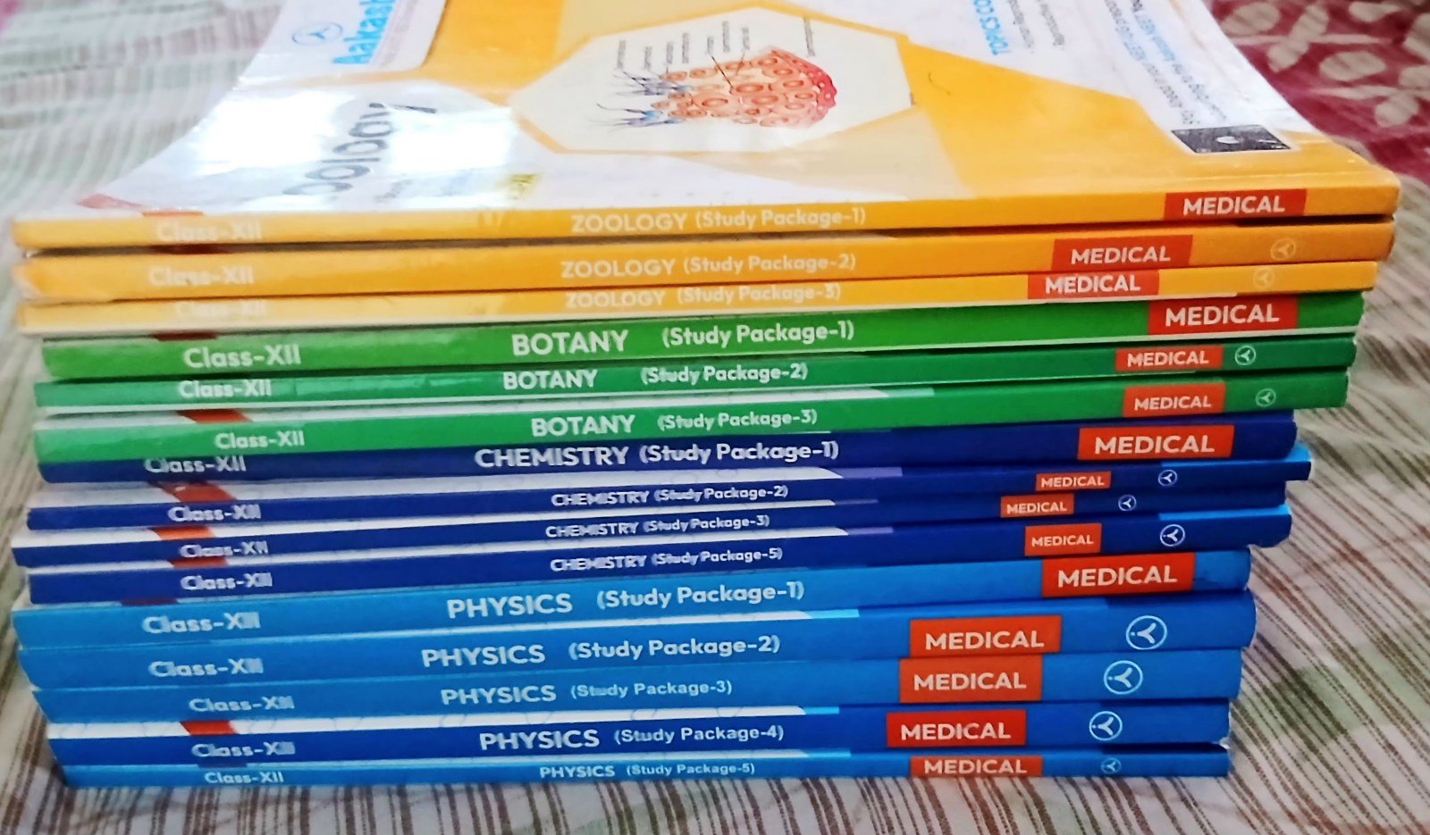 Aakash NEET modules class 12 - Second Hand - Bookaao