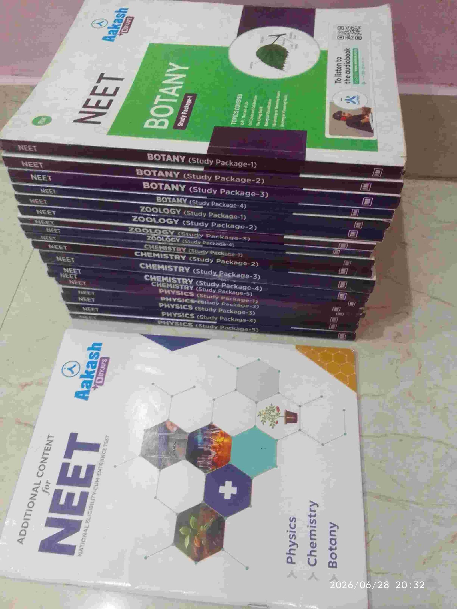 Aakash NEET Modules Set (18 Books) + FREE content - Second Hand - Bookaao
