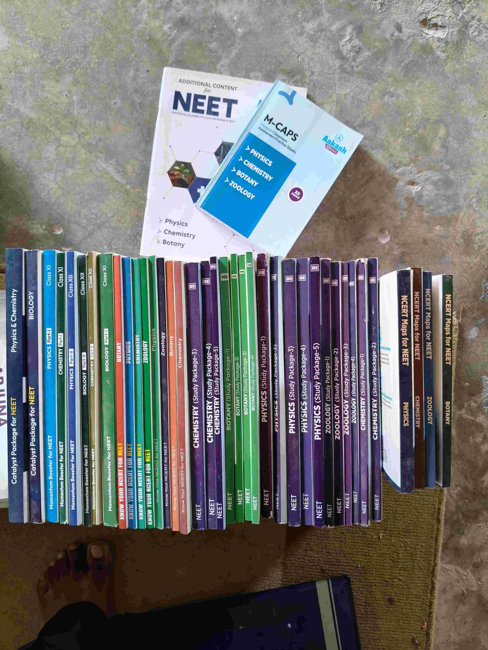 Aakash NEET study modules (11th + 12)  package - Second Hand - Bookaao