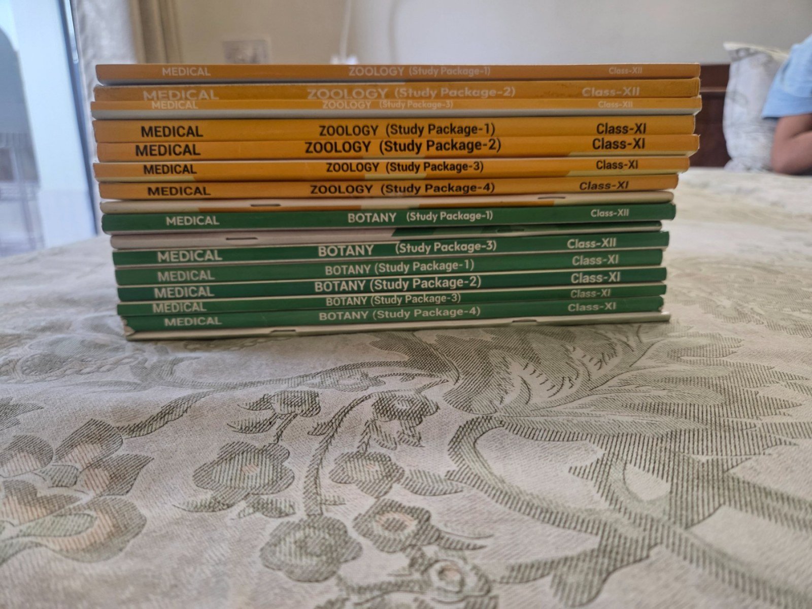 AAKASH NEET UG BIOLOGY MODULE[COMPLETE SET 11&12] - Second Hand - Bookaao