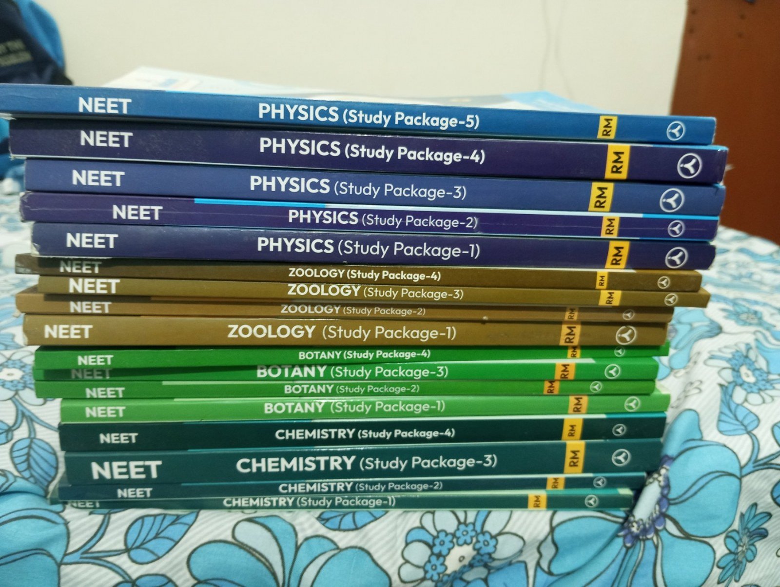 Akaash study material neet 11 and 12 - Second Hand - Bookaao
