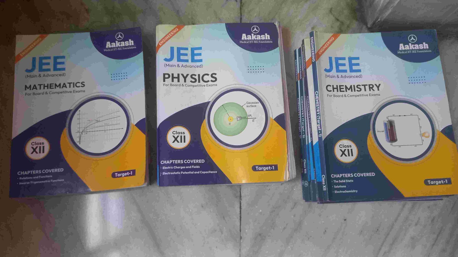 AKASH CLASS 12 JEE MODULE - Second Hand - Bookaao