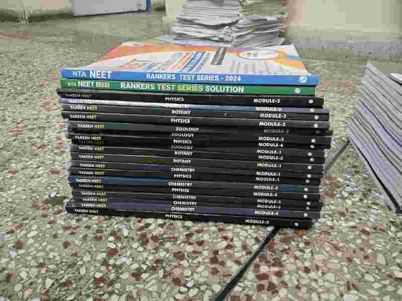 all new pw latest modules of NEET EXAM - Second Hand - Bookaao