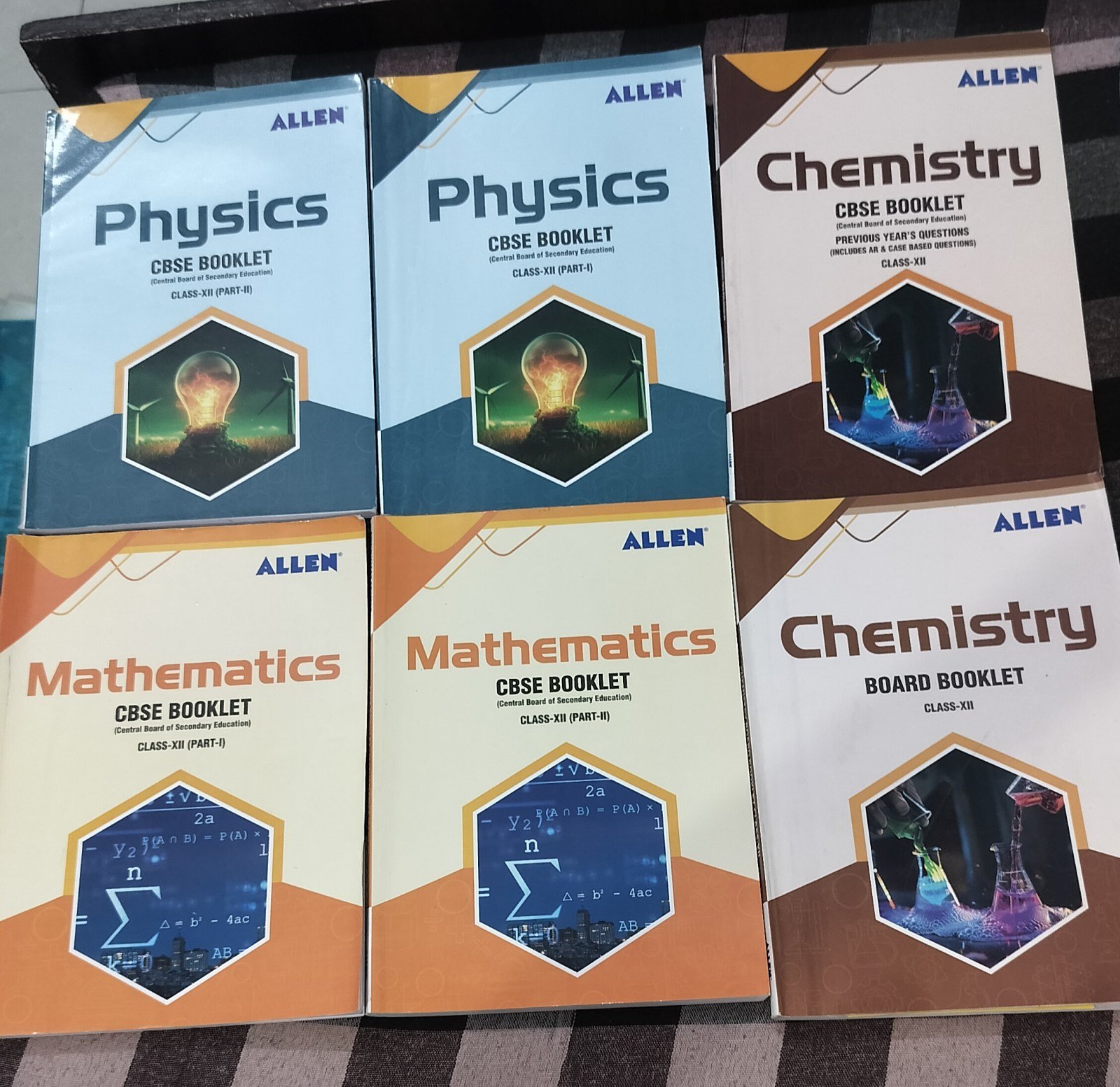 Allen cbse booklet  physics, chemistry, maths - Second Hand - Bookaao