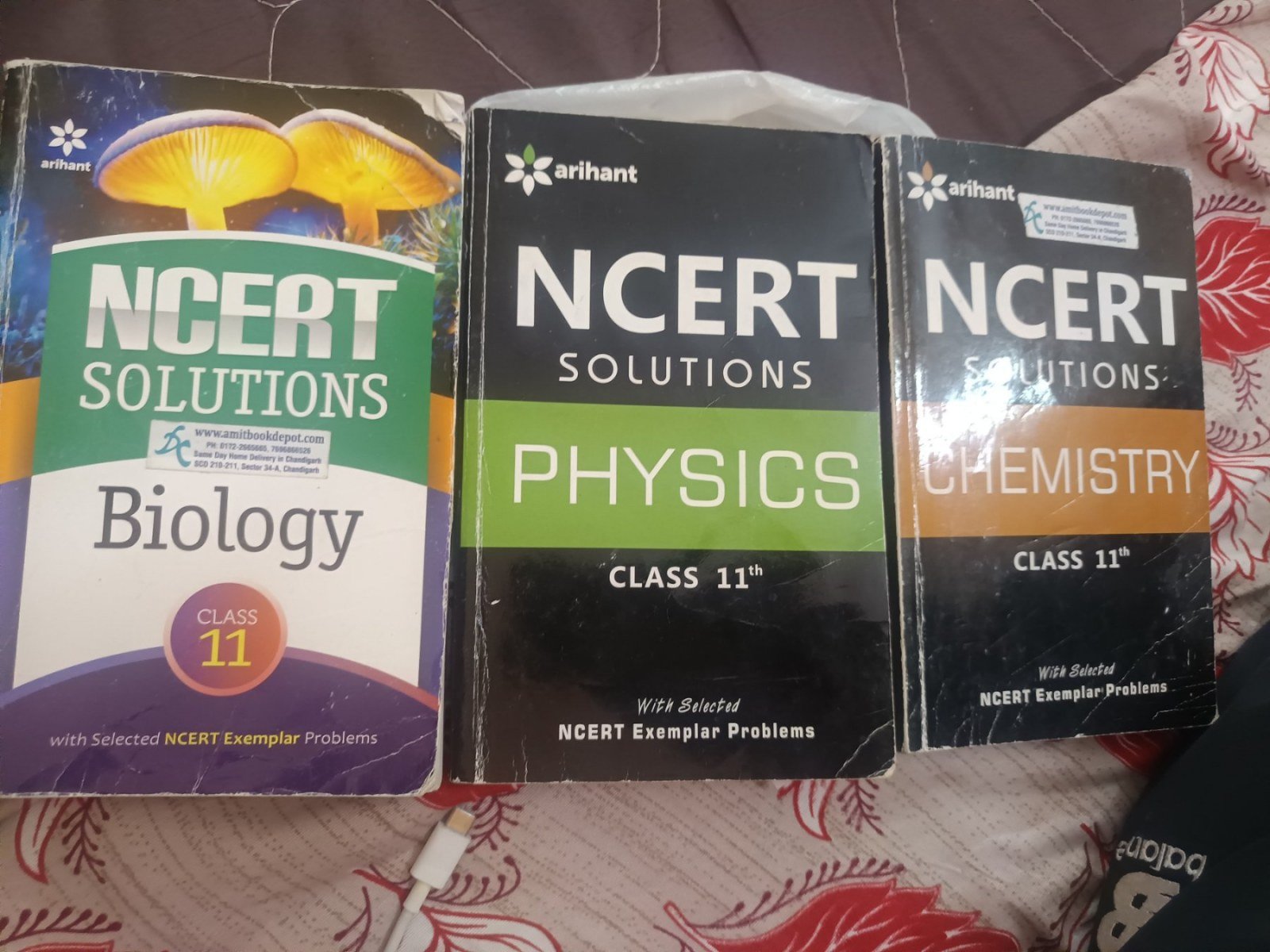 Arihant ncert solutions biology, chemistry, physic - Second Hand - Bookaao