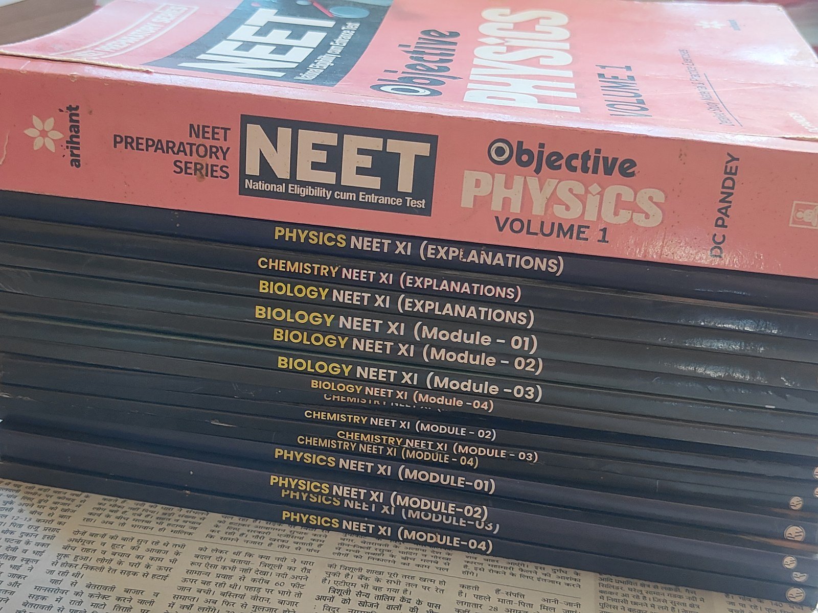 Arjuna NEET class 11th + Physics DC Pandey vol 1 - Second Hand - Bookaao
