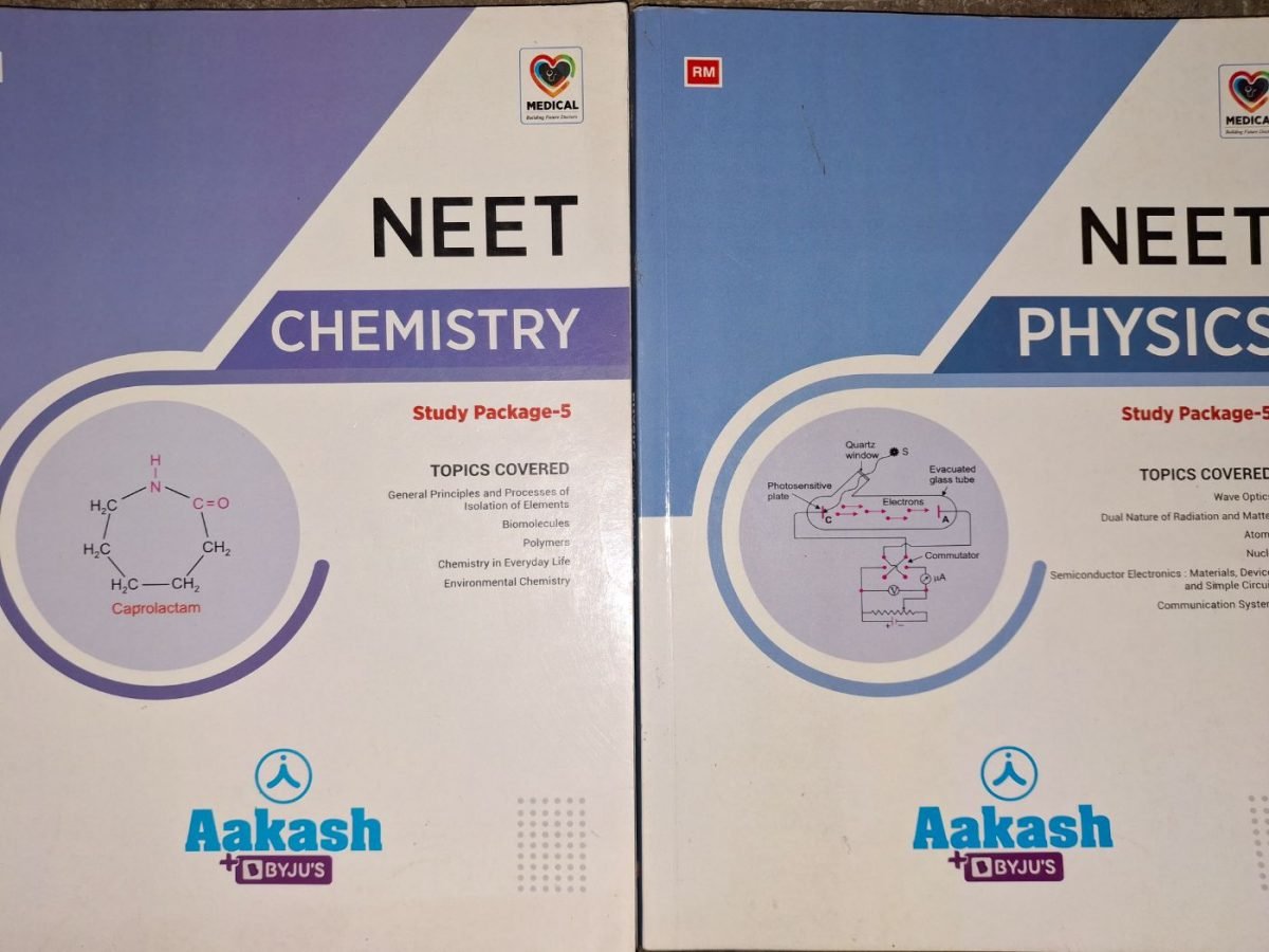 Aakash NEET Complete Study Material &amp;Test Practice — Special Offer — Bookaao