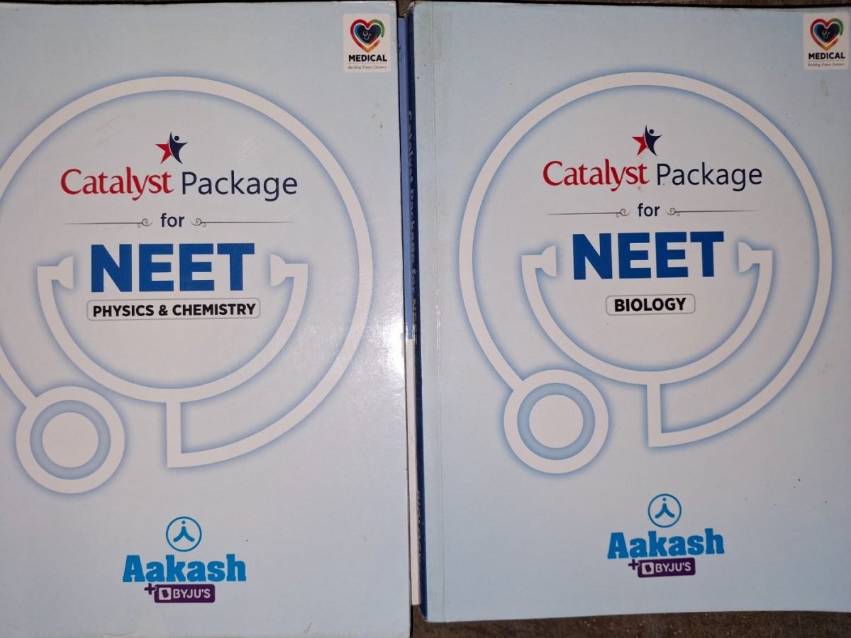 Aakash NEET Complete Study Material &amp;Test Practice — Special Offer — Bookaao