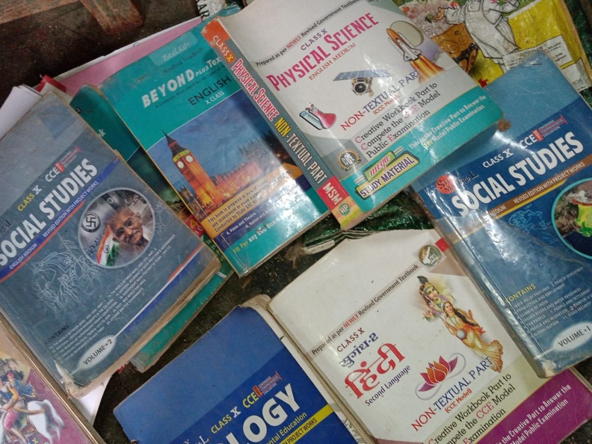 CLASS X PHYSICS SOCIAL ENGLISH BIOLOGY HINDI — Special Offer — Bookaao