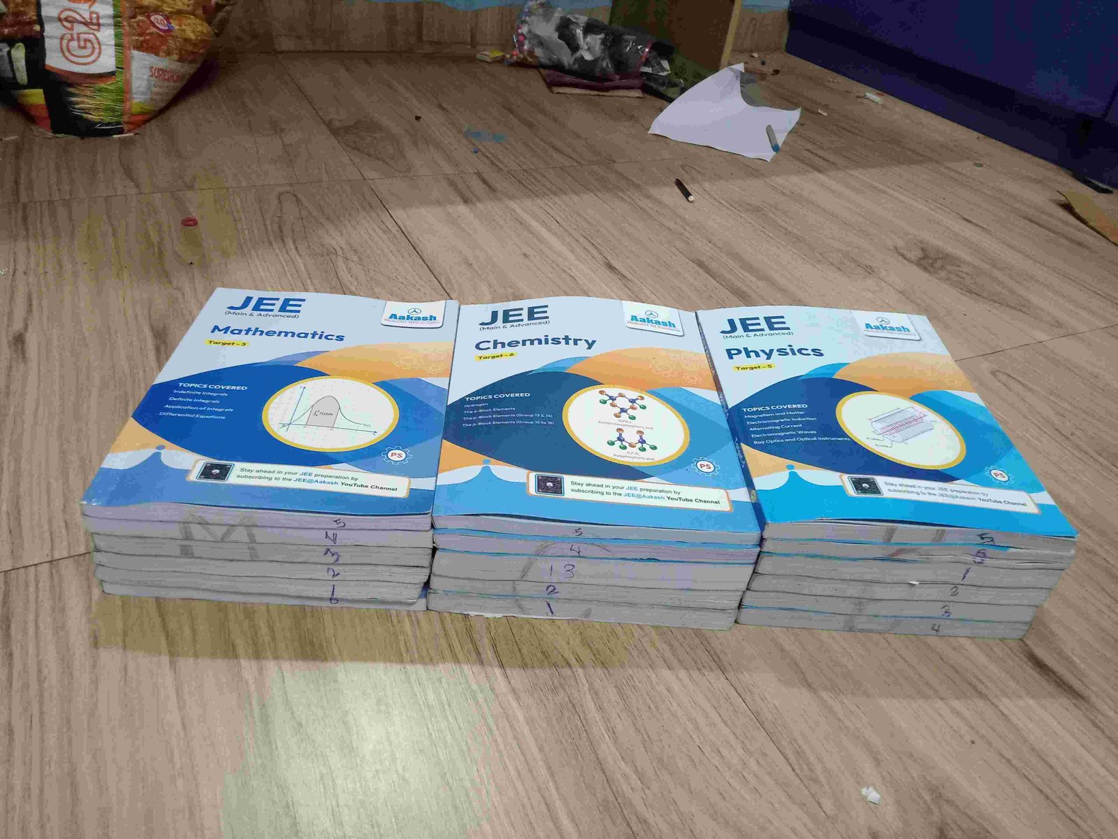 Class 11th and 12th Aakash coaching JEE module - Second Hand - Bookaao