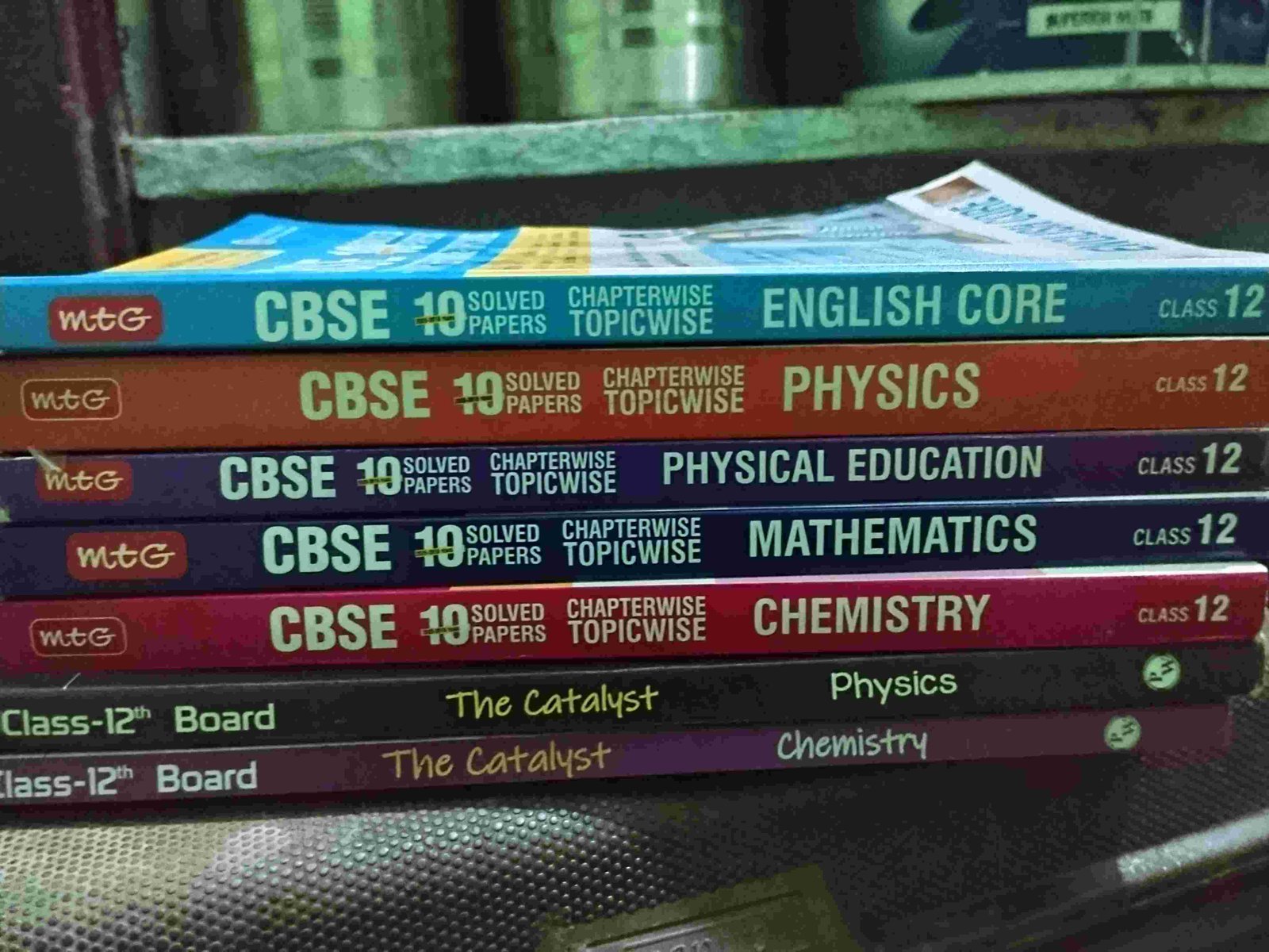 CLASS 12 MTG ALL SUBJECTS PYQs + Catalyst phy+chem - Second Hand - Bookaao