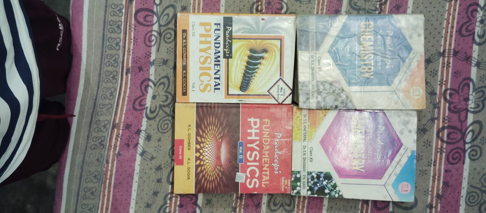 Class 12 Physics And chemistry - Second Hand - Bookaao