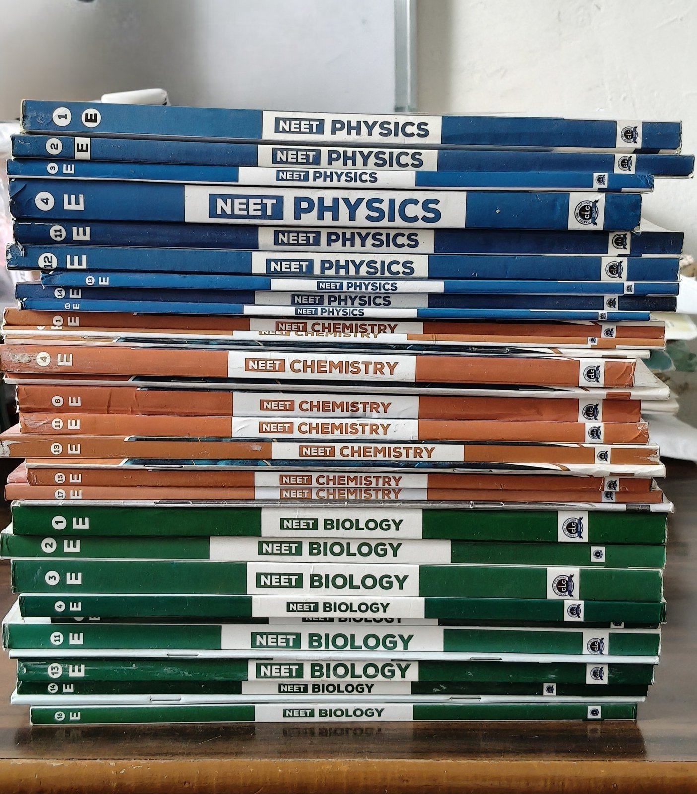 CLC NEET modules (pack of 31 books) - Second Hand - Bookaao