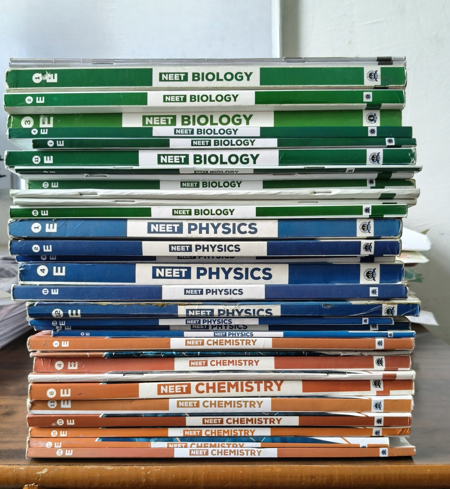 CLC NEET modules (pack of 31 books) - Second Hand - Bookaao