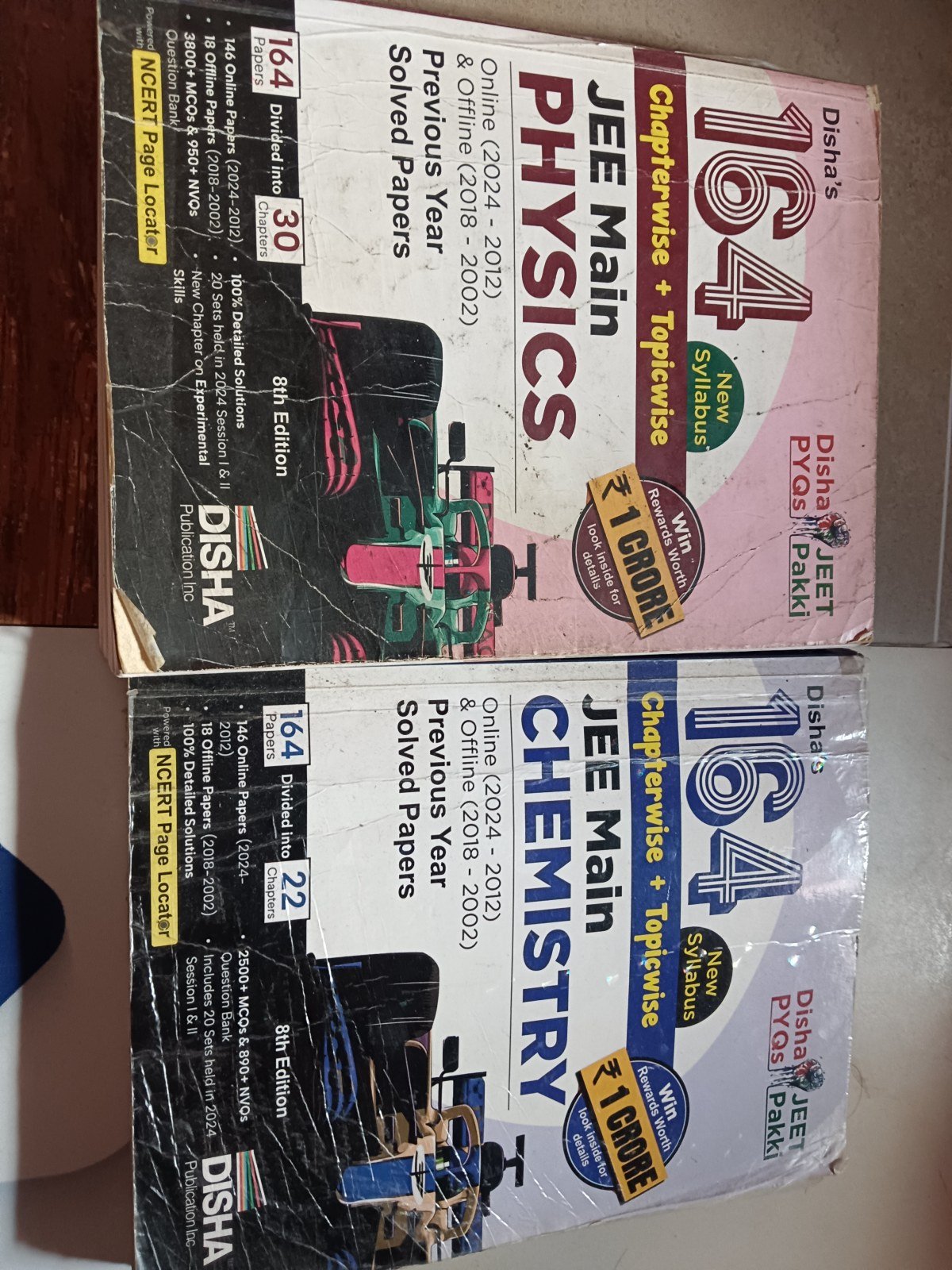 Disha  physics and chemistry jee mains pyq book - Second Hand - Bookaao
