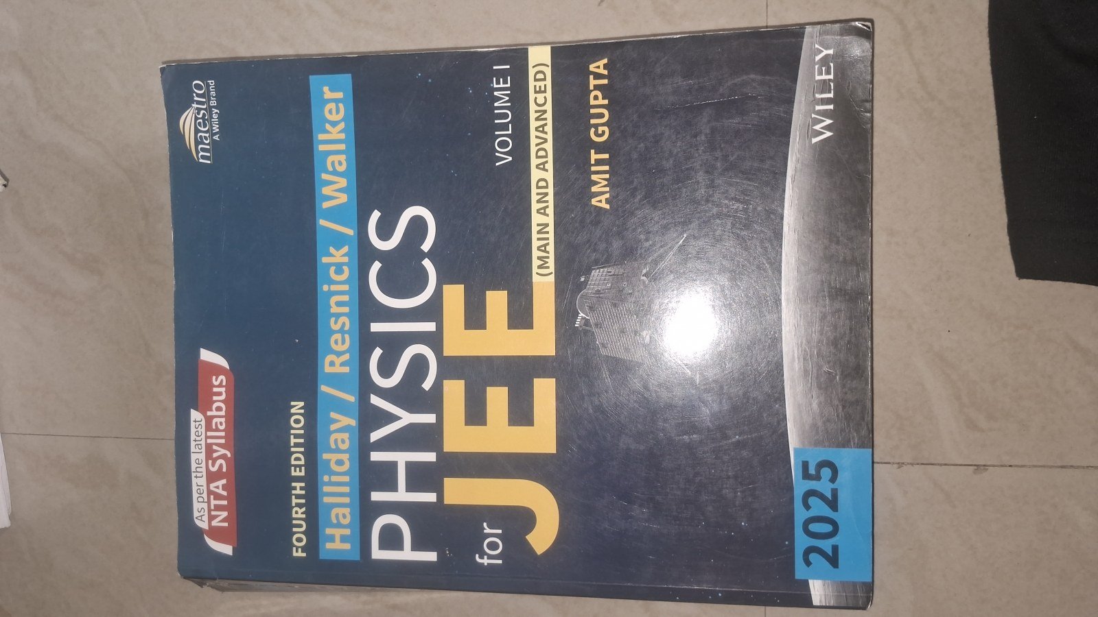 Halliday/Resnick/Walker PHYSICS FOR JEE Volume 1 - Second Hand - Bookaao