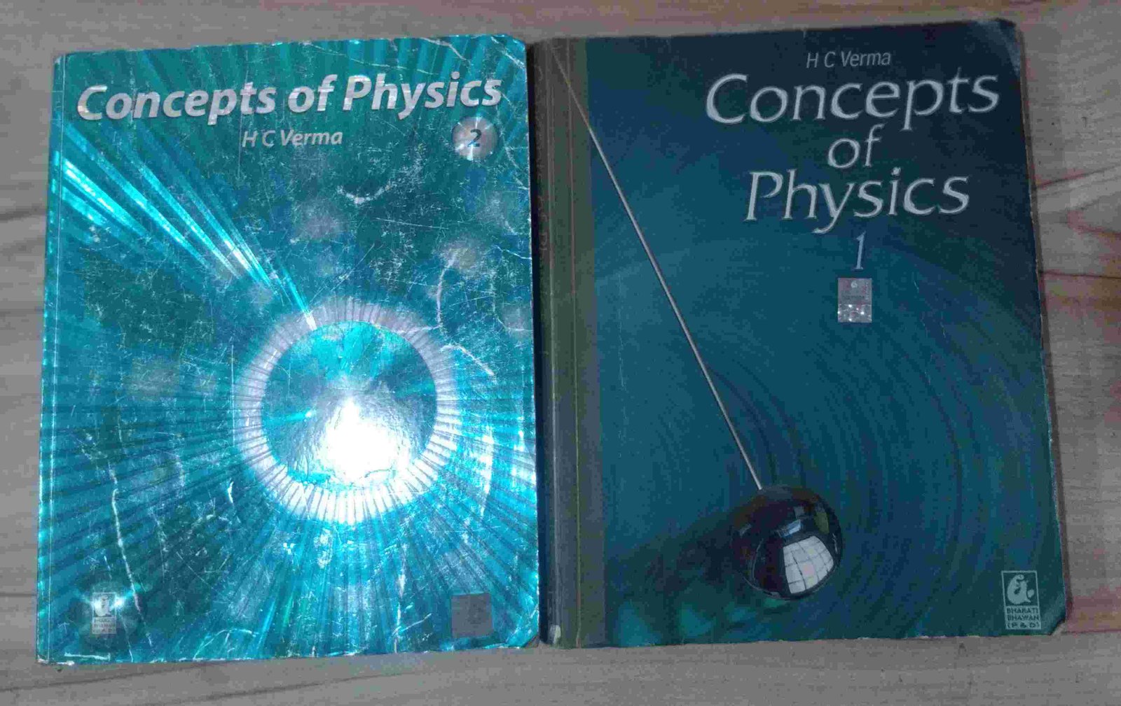 HC VERMA PART 1 AND PART 2 PHYSICS - Second Hand - Bookaao